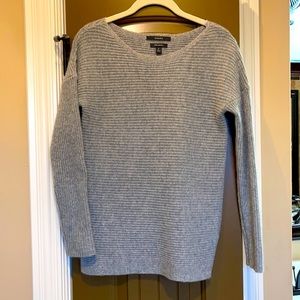 EUC Tahari cashmere gray sweater sz S